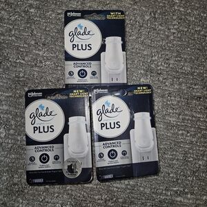 Glade Plus White Plug-In Warmer